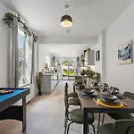 Sleek And Stylish Abode - Parking Бристоль