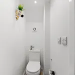 Sleek And Stylish Abode - Parking *