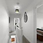 Sleek And Stylish Abode - Parking Бристоль
