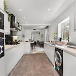 Sleek And Stylish Abode - Parking Будинок відпочинку *