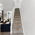 Sleek And Stylish Abode - Parking Бристоль