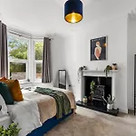 Будинок відпочинку Sleek And Stylish Abode - Parking *