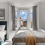 Будинок відпочинку Sleek And Stylish Abode - Parking Бристоль