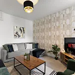 Sleek And Stylish Abode - Parking Бристоль