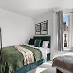 Sleek And Stylish Abode - Parking Bristol