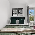 Будинок відпочинку Sleek And Stylish Abode - Parking Бристоль
