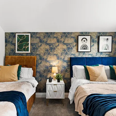 Sleek And Stylish Abode - Parking