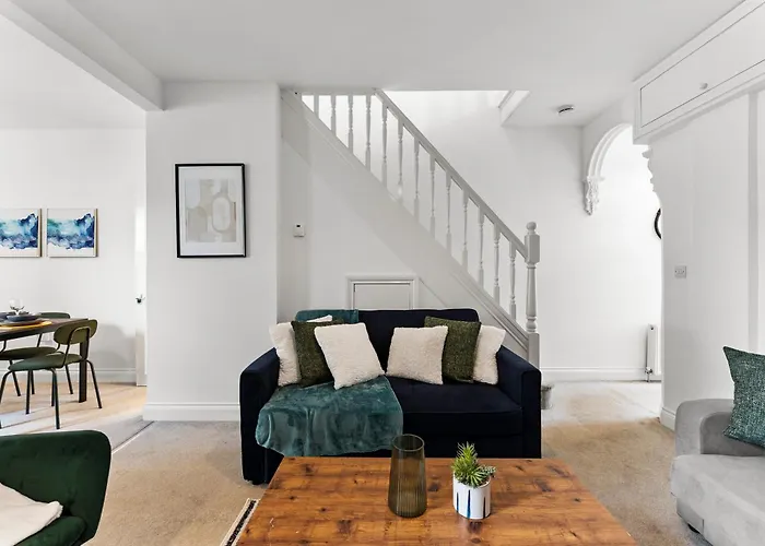 Sleek And Stylish Abode - Parking Feriehus *