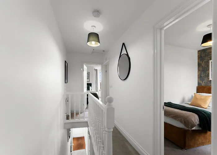 Sleek And Stylish Abode - Parking Бристоль