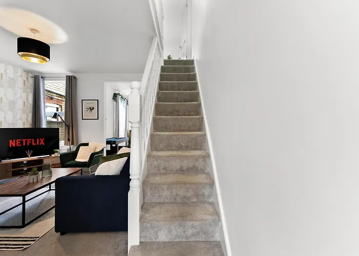 Sleek And Stylish Abode - Parking Bristol