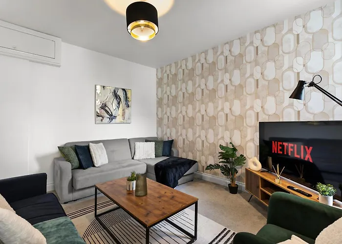 Sleek And Stylish Abode - Parking Бристоль