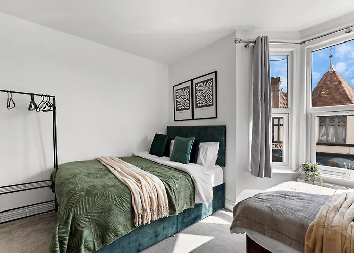 Sleek And Stylish Abode - Parking Bristol