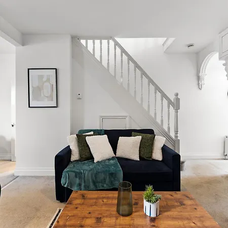 Sleek And Stylish Abode - Parking Сasa de vacaciones *