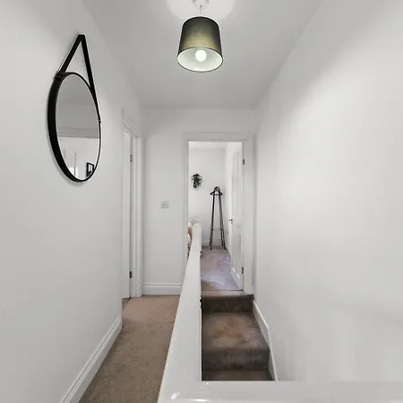 Сasa de vacaciones Sleek And Stylish Abode - Parking