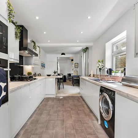 Sleek And Stylish Abode - Parking Holiday home *