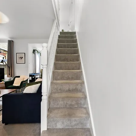 Sleek And Stylish Abode - Parking Bristol