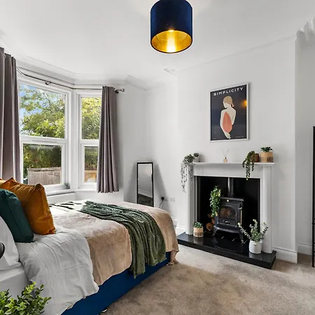 Holiday home Sleek And Stylish Abode - Parking *