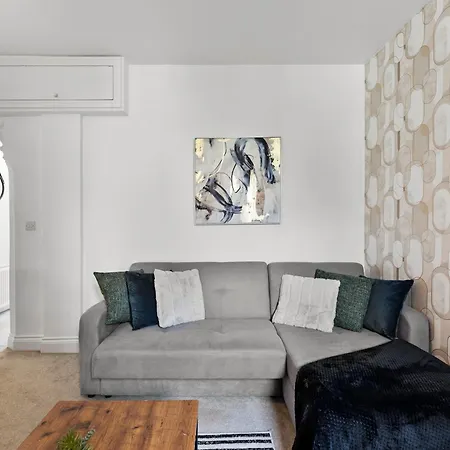 Sleek And Stylish Abode - Parking *