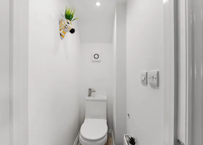 Sleek And Stylish Abode - Parking *