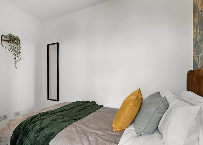 Sleek And Stylish Abode - Parking