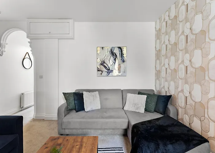 Sleek And Stylish Abode - Parking *